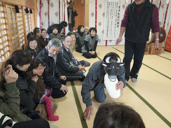 H２４．１．７　野波浦日御碕神社「お田植え祭り」が開かれました。
