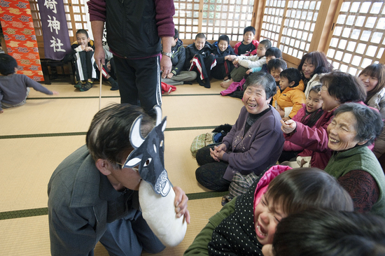 H２４．１．７　野波浦日御碕神社「お田植え祭り」が開かれました。