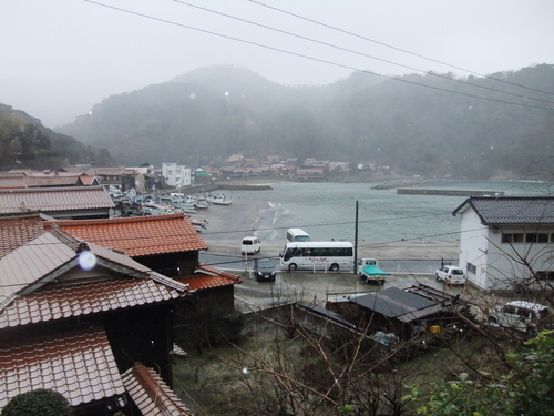 鷺浦は緑に囲まれた穏やかな湾