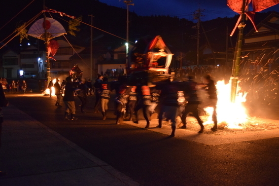 トンド　火渡し神事