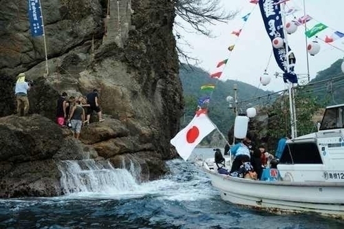 夏の権現祭　船で参拝