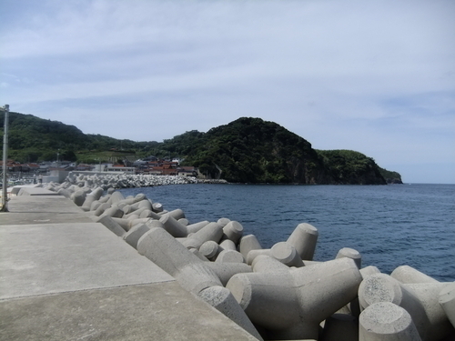 風土記の瀬崎の戍(まもり)・・・中央の山 頂上付近