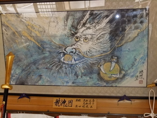 拝殿　奉納の「龍神之図