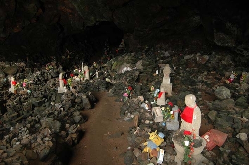 旧潜戸　賽の河原