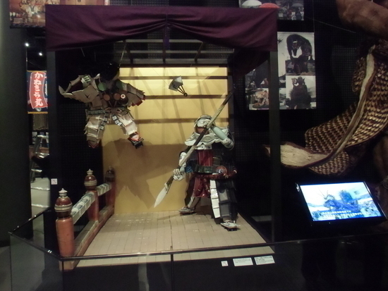 The Hirata Isshiki Kazari (display) of "Benkei and Ushiwakamaru" exhibited at the National Museum of Ethnology in Osaka.